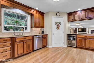 Spacious Kitchen/Beverage Fridge