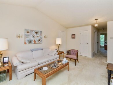 3807 Lexington Dr NE unit D, Cedar Rapids, IA 52402 - photo 3