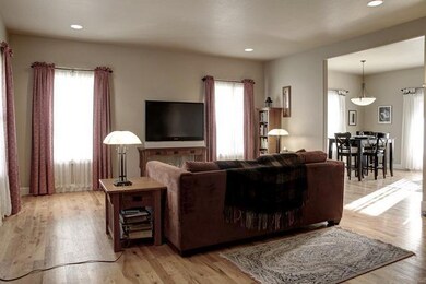 833 N Haskell St, Central Point, OR 97502 - photo 5