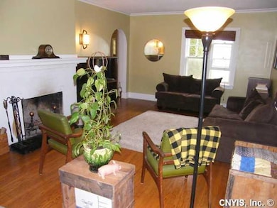 Living Room Bright and Spacious Front to Back Livi