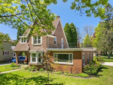 605 East Riverside Dr - Kohler