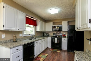 16125 Olmstead Ln, Woodbridge, VA 22191 - photo 5