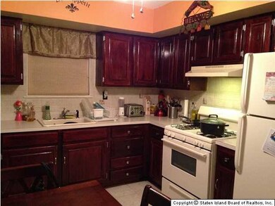 579 Winant Ave, Staten Island, NY 10309 - photo 2