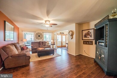 14701 Perrywood Dr, Burtonsville, MD 20866 - photo 3