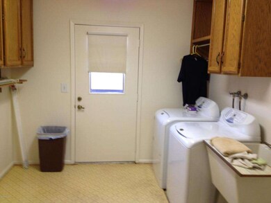 OVERSIZED LAUNDRY