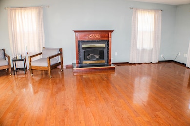 Family Room (2)