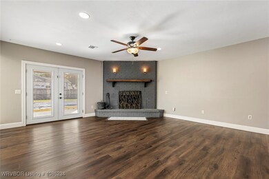 1408 W Callahan Dr, Rogers, AR 72758 - photo 3