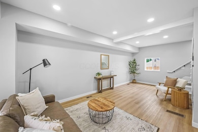 13-web-or-mls-225 S Grand Ave-113