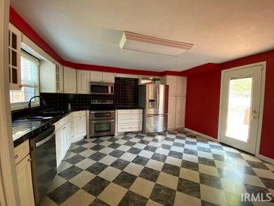 202 E Washington St, Loogootee, IN 47553 - photo 2