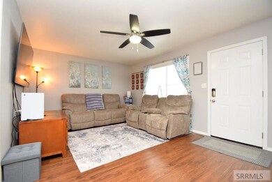 Entry/Living Room