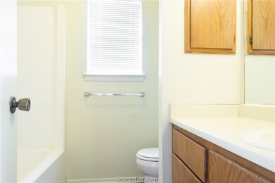 1106 Spring Loop unit D, College Station, TX 77840 - photo 6