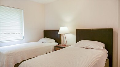 256 W Mashta Dr, Key Biscayne, FL 33149 - photo 6