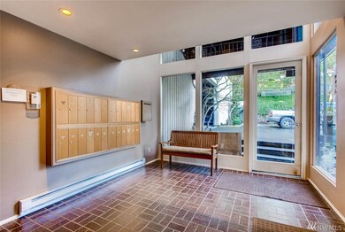 The Islandaire unit 208, Mercer Island, WA 98040 - photo 7