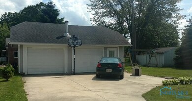 Now this is a garage, 30x20 2+, with attic storage