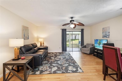 Living dining space with laminate floors