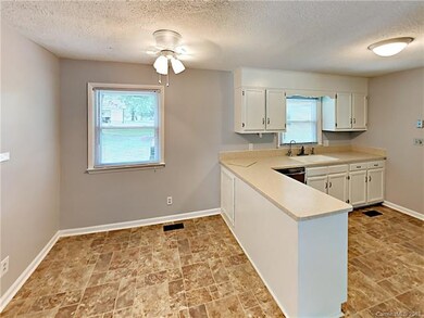 180 Mapleleaf Rd, Statesville, NC 28625 - photo 5