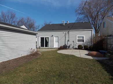 9336 Saric Dr, Highland, IN 46322 - photo 2