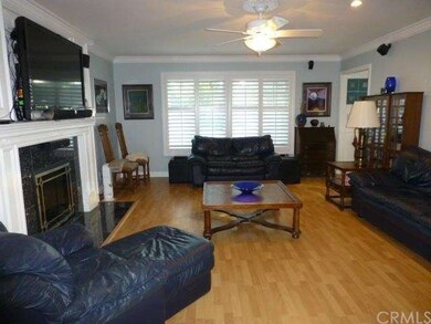 Living room feature crown moulding, plantation shu