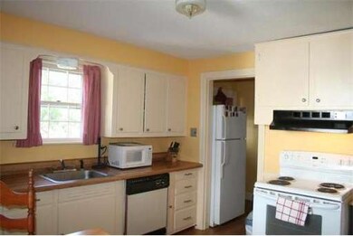 17 Brighton St, Springfield, MA 01118 - photo 7