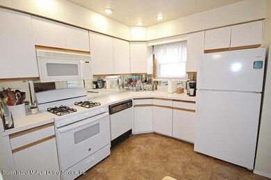 41 E Figurea Ave, Staten Island, NY 10308 - photo 2