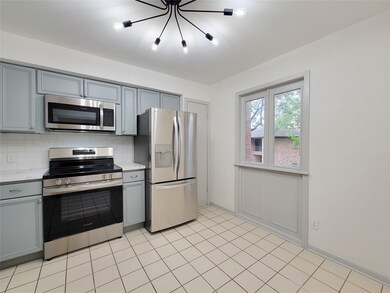 This shows the space for the bistro table and chai