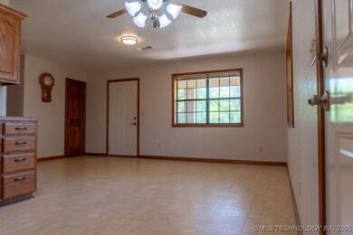 2703 E 2010 Rd, Hugo, OK 74743 - photo 4