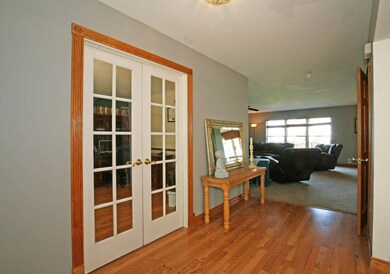 1402 Stanford Cir, Carpentersville, IL 60110 - photo 3