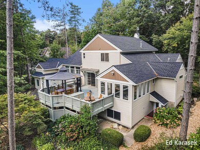 6130 King's Way - Rear View