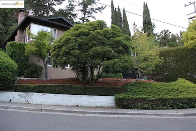 unlisted-address, Oakland, CA 94605 - photo 2