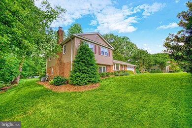 12134 Folkstone Dr, Herndon, VA 20171 - photo 3