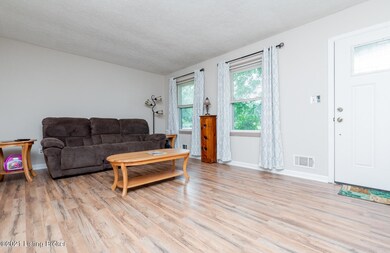 1419 Fisher Ln, Mount Washington, KY 40047 - photo 2