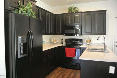 Gordon Estates Decor 009