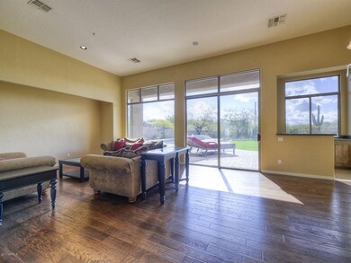 005_Living-Wet Bar