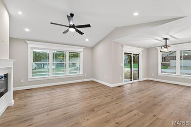 8086 Villa Valley Ln, Caseyville, IL 62232 - photo 5