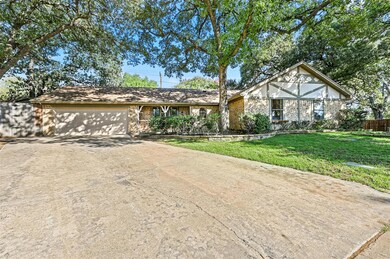 3028 Bramble Oaks Ct, Bedford, TX 76021 - photo 2