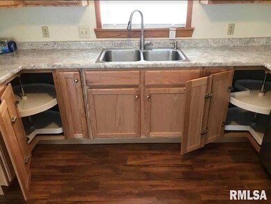 1028 W 13th St, Davenport, IA 52804 - photo 4