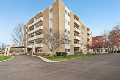 2039 Wooster Rd unit D31, Rocky River, OH 44116 - photo 2