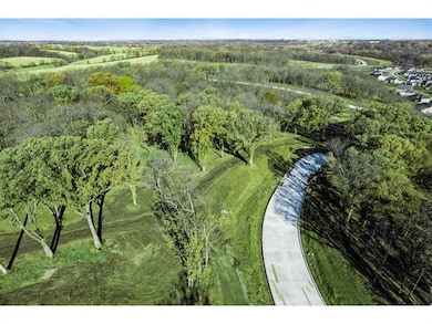 1557 S Stonewood Dr, West Des Moines, IA 50263 - photo 2