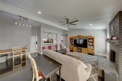 3003 Wood Fox Dr, Alvin, TX 77511 - photo 5