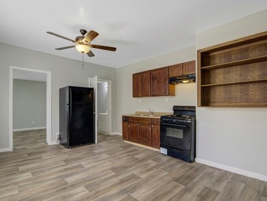 313 N Beauregard St unit 3, Alvin, TX 77511 - photo 3