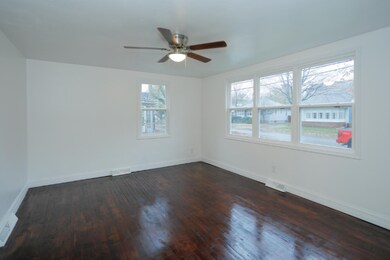 709 Constantine St-104