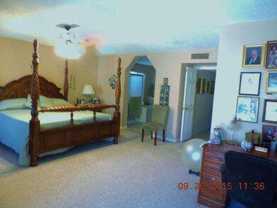 5710 E Gary St 004