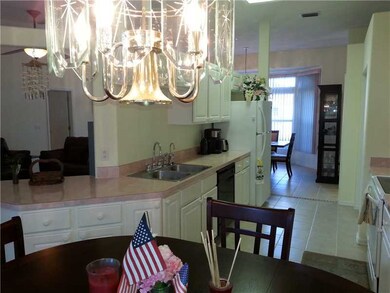 Kitchen. Close your eyes,great room concept w/trip