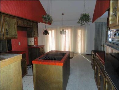 Kitch with Nook over looking the River!