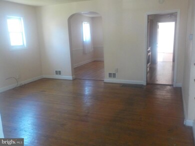 3929 Rosecrest Ave, Baltimore, MD 21215 - photo 2