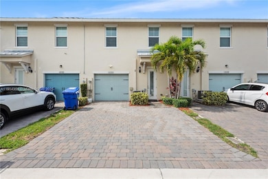 1030 Eucalyptus Dr unit 2, Hollywood, FL 33021 - photo 3