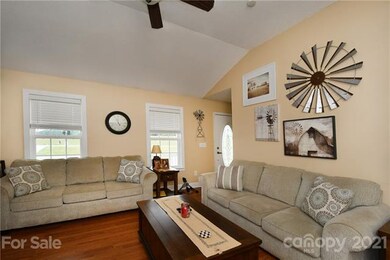 723 Jennings Rd, Statesville, NC 28625 - photo 6