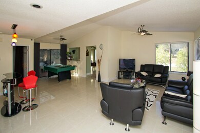 GV-76-TOUR-04-Family_Room