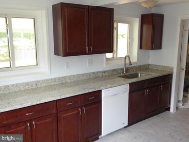 10724 Maple St, Fairfax, VA 22030 - photo 2