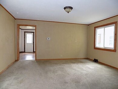 435 Longfellow St, Vandergrift, PA 15690 - photo 3